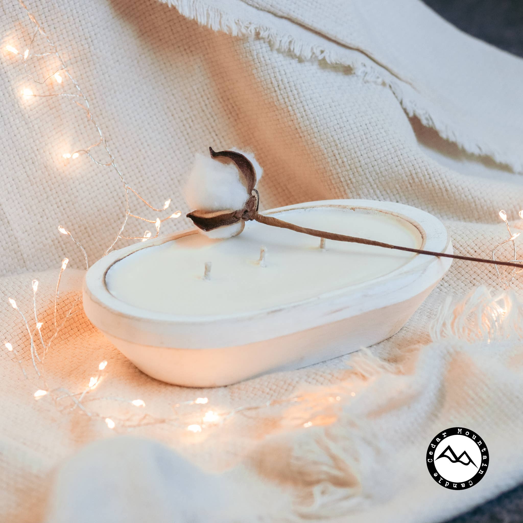 Spring & Summer - 3 Wick Wood Dough Bowl Candle: Vanilla Bean Nectarine / Natural Wood