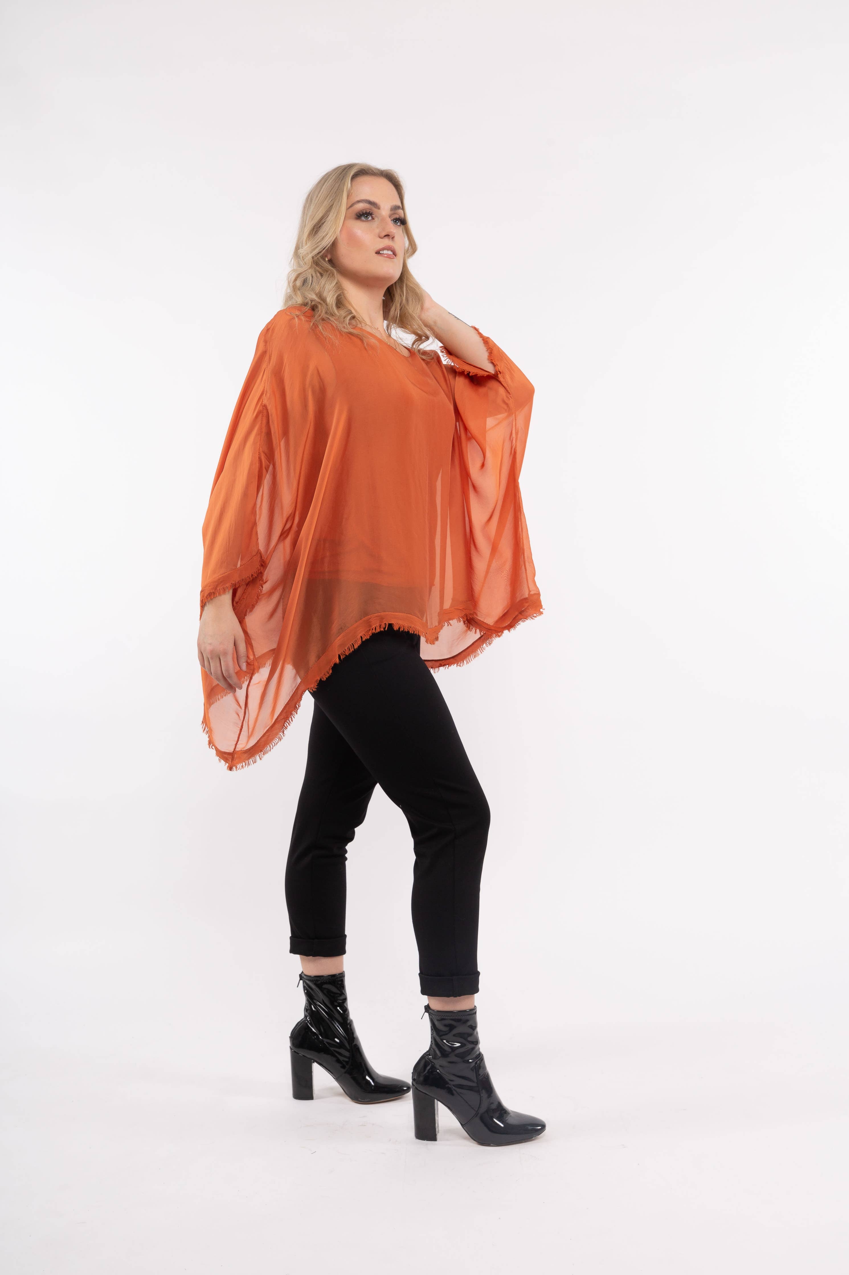 Alcina Blouse - Flowy Silk Blouse: Black / 30% SILK • 70% VISCOSE / L