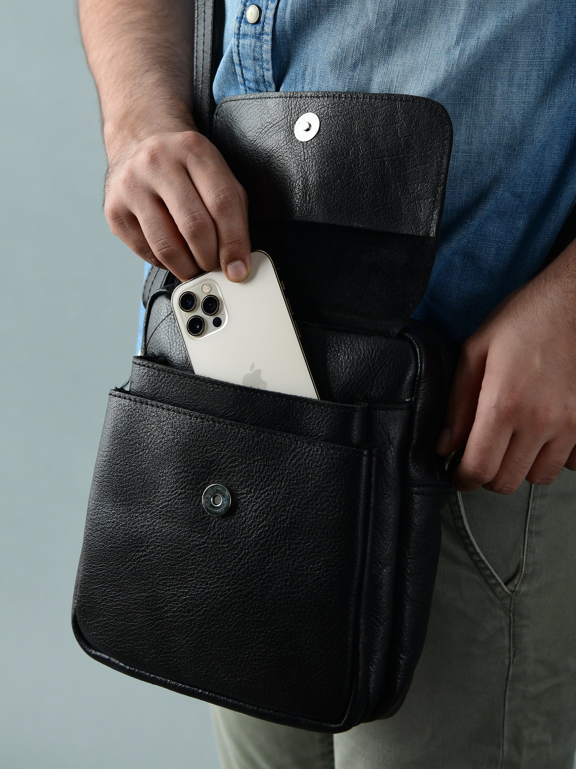 Enzo Black Side Messenger — product image