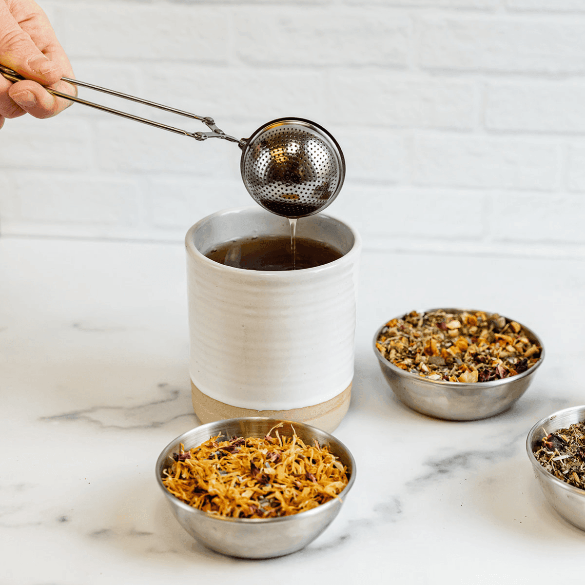 Stainless Steel Tea Strainer & Infuser with Handle.