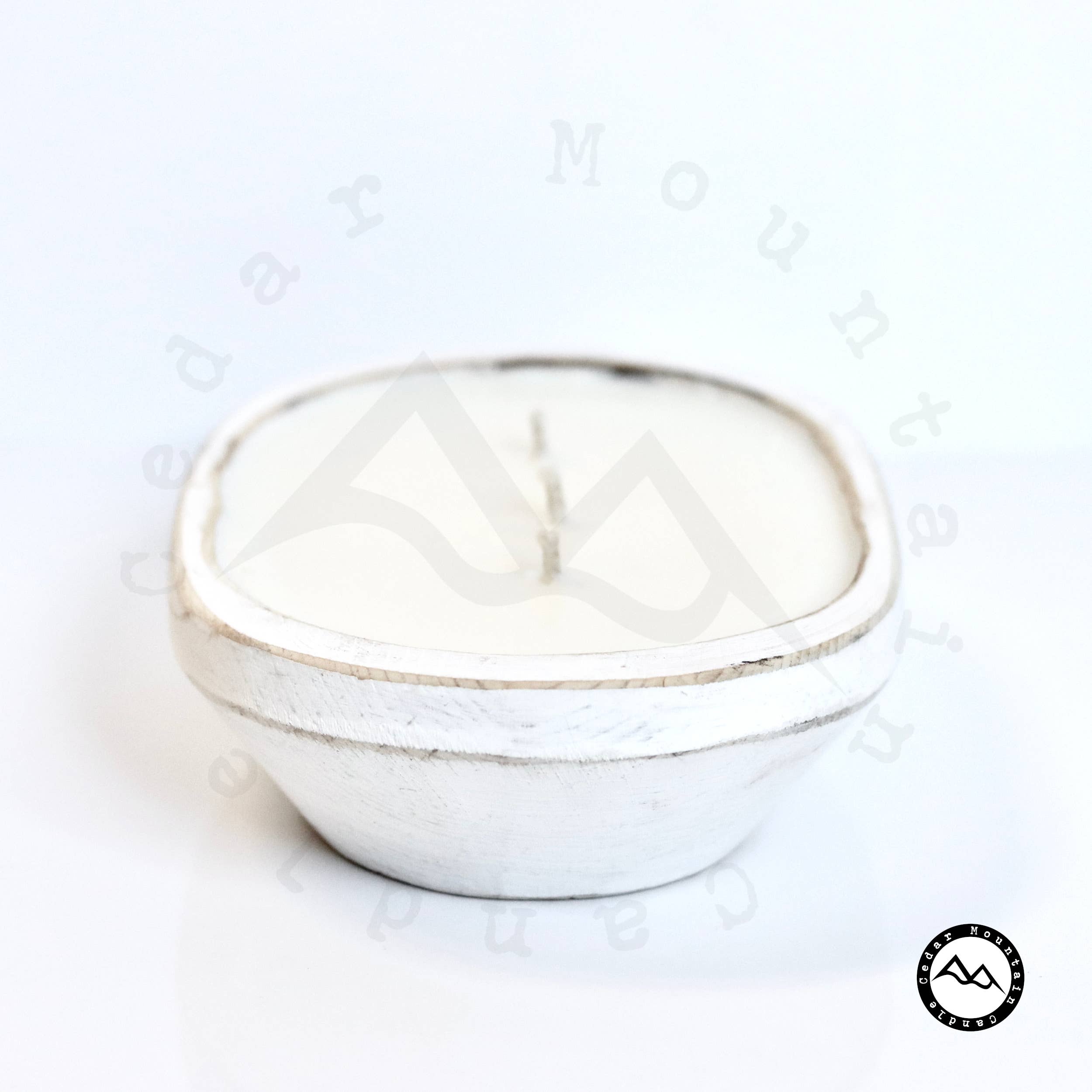 Spring & Summer - 3 Wick Wood Dough Bowl Candle: Vanilla Bean Nectarine / Natural Wood