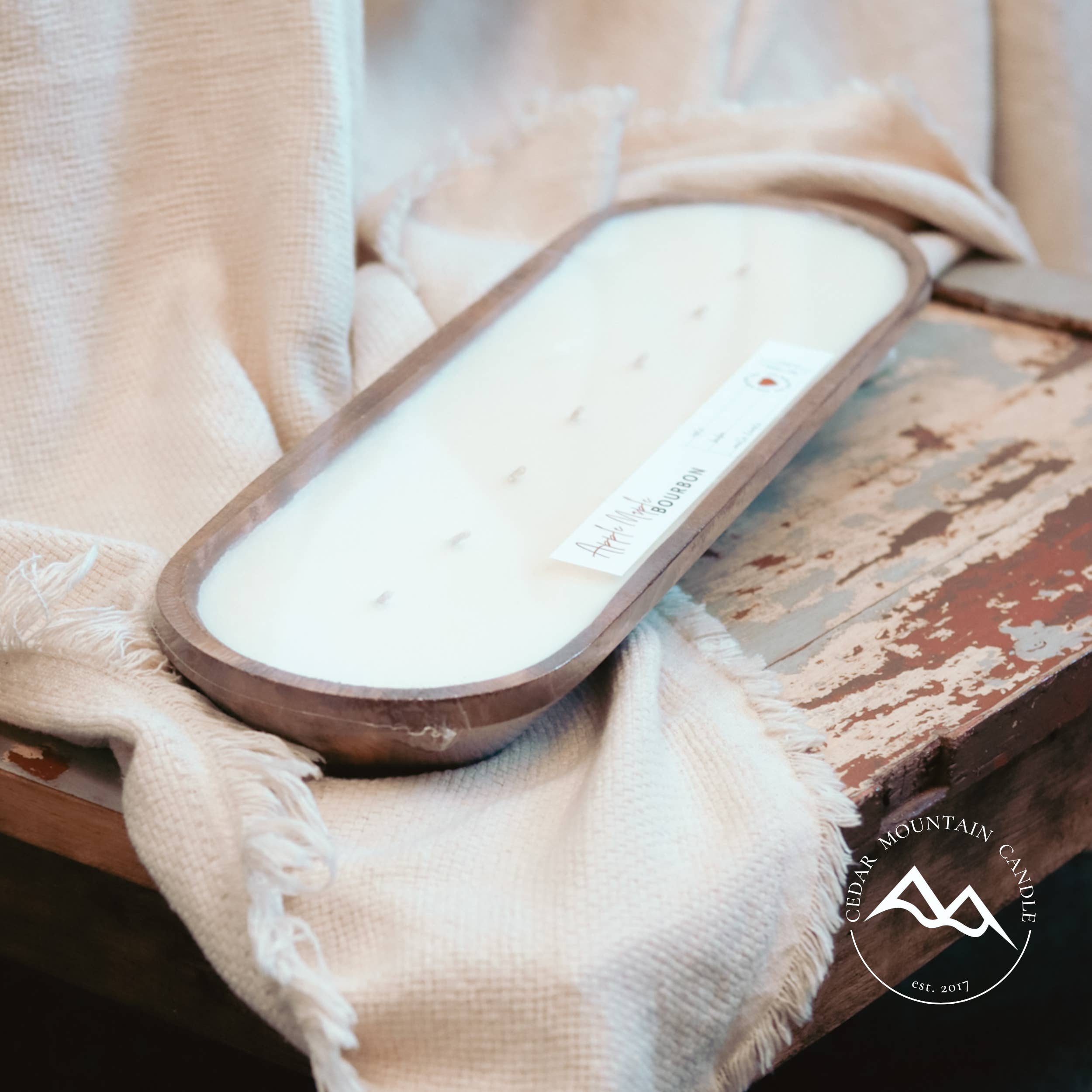 Year Round Favorites - Large 7 Wick Dough Bowl Candle: Natural Wood / Beach Linen