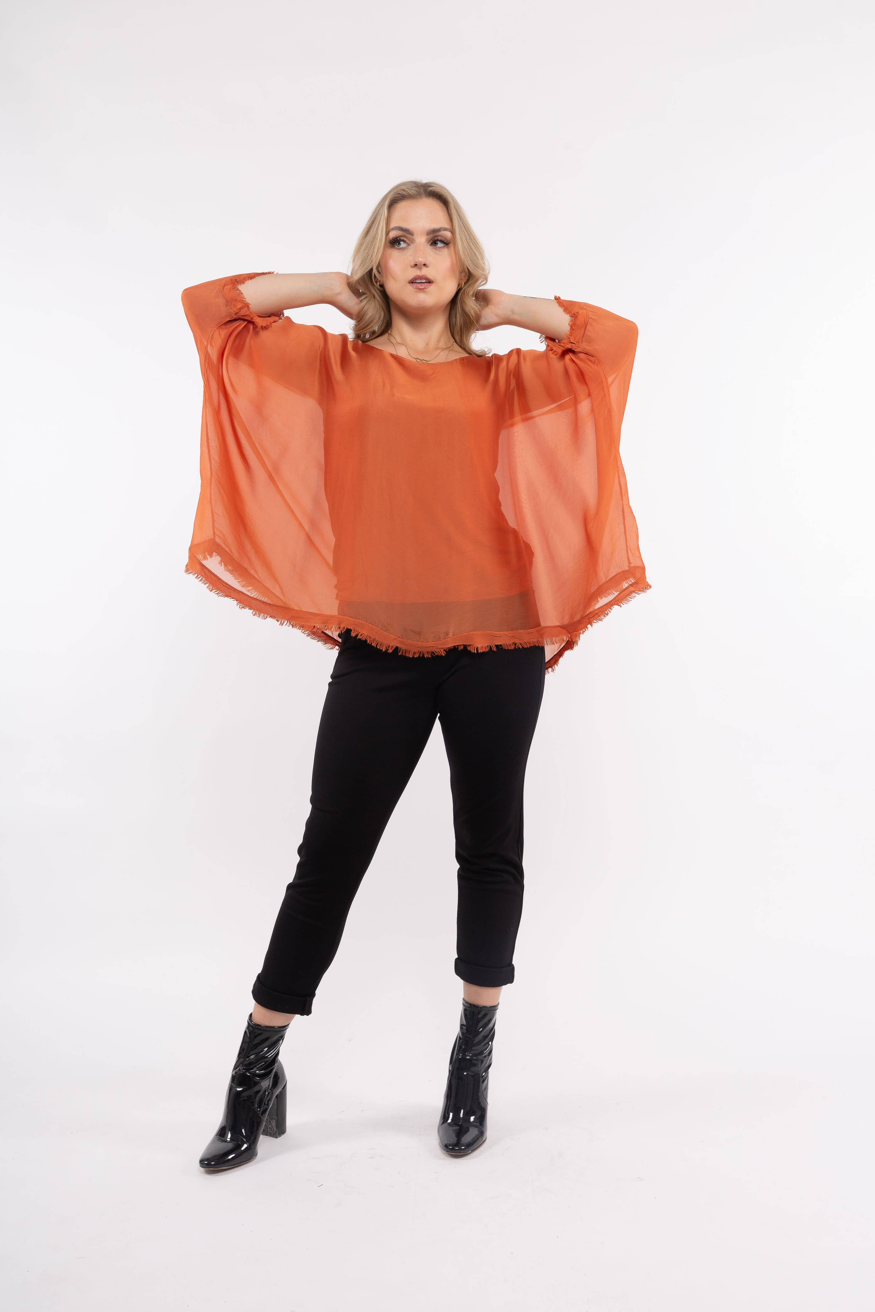 Alcina Blouse - Flowy Silk Blouse: Black / 30% SILK • 70% VISCOSE / L