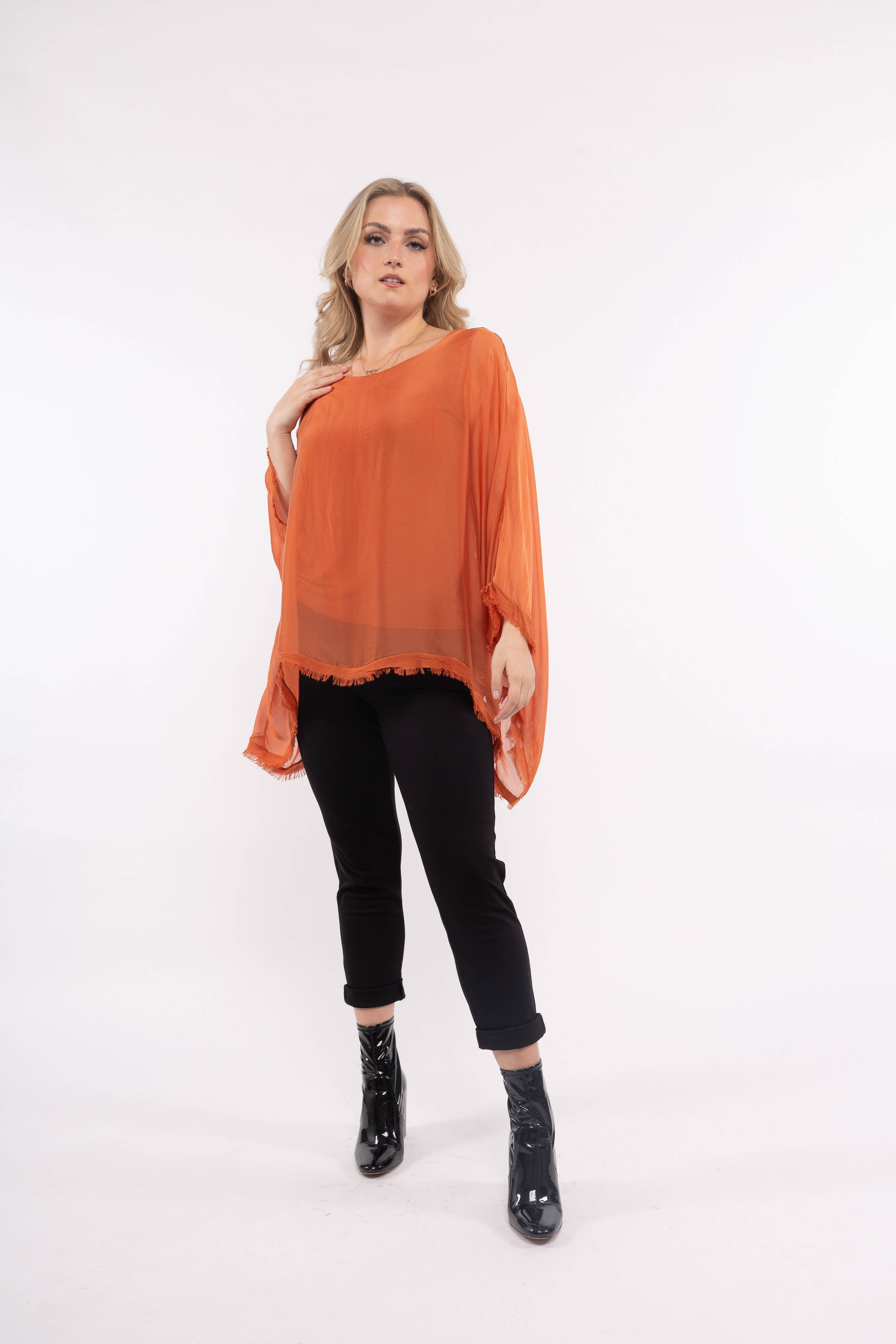 Alcina Blouse - Flowy Silk Blouse: Black / 30% SILK • 70% VISCOSE / L